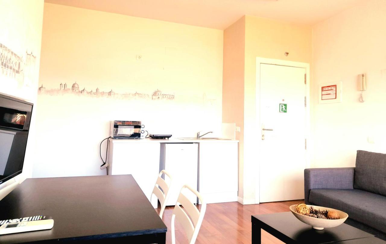 Toletum Low Cost Lofts Diafanos O 2Dormitorios Parking Municipal Gratis Al Aire Libre A 100M 托萊多 外观 照片